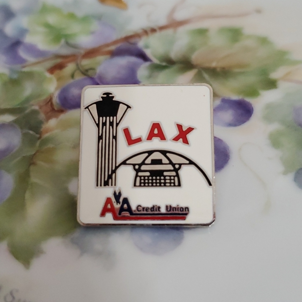AMERICAN AIRLINES LAX Credit Union Commemorative pinback Legacy AA tower graphic - Picture 2 of 4